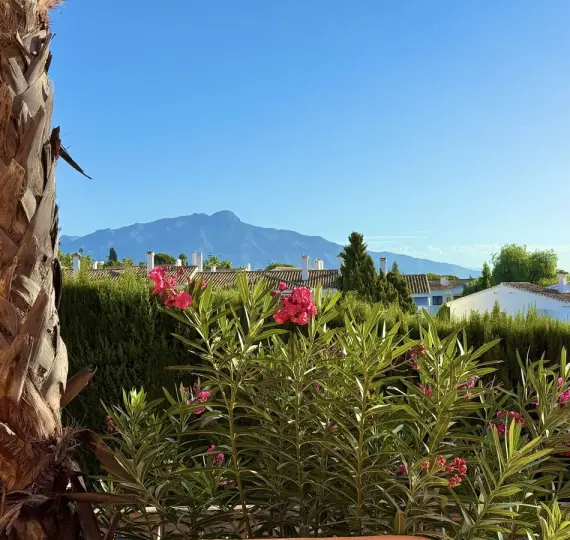 Продажа апартаментов на первом этаже в Benahavís