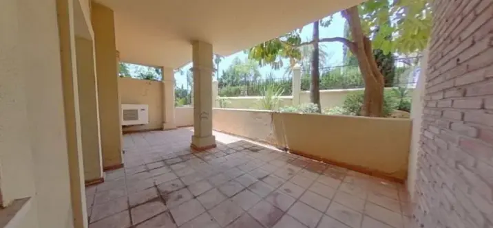 Sale of ground floor apartment in Benahavís 1