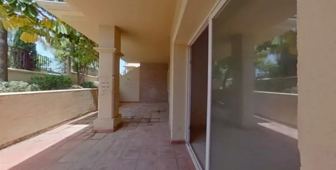 Sale of ground floor apartment in Benahavís 3