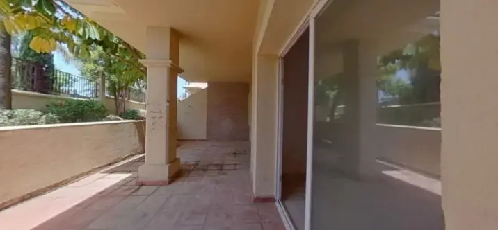 Sale of ground floor apartment in Benahavís 2