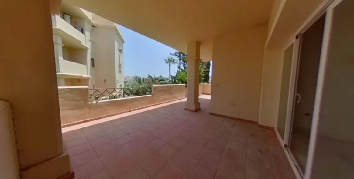 Sale of ground floor apartment in Benahavís 7