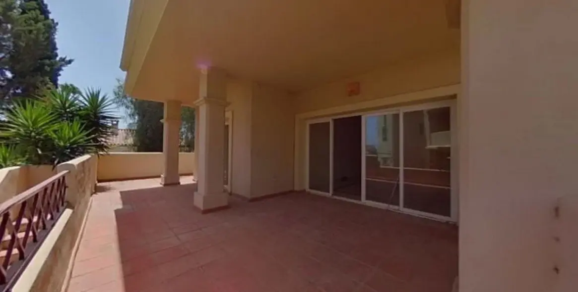 Sale of ground floor apartment in Benahavís 8