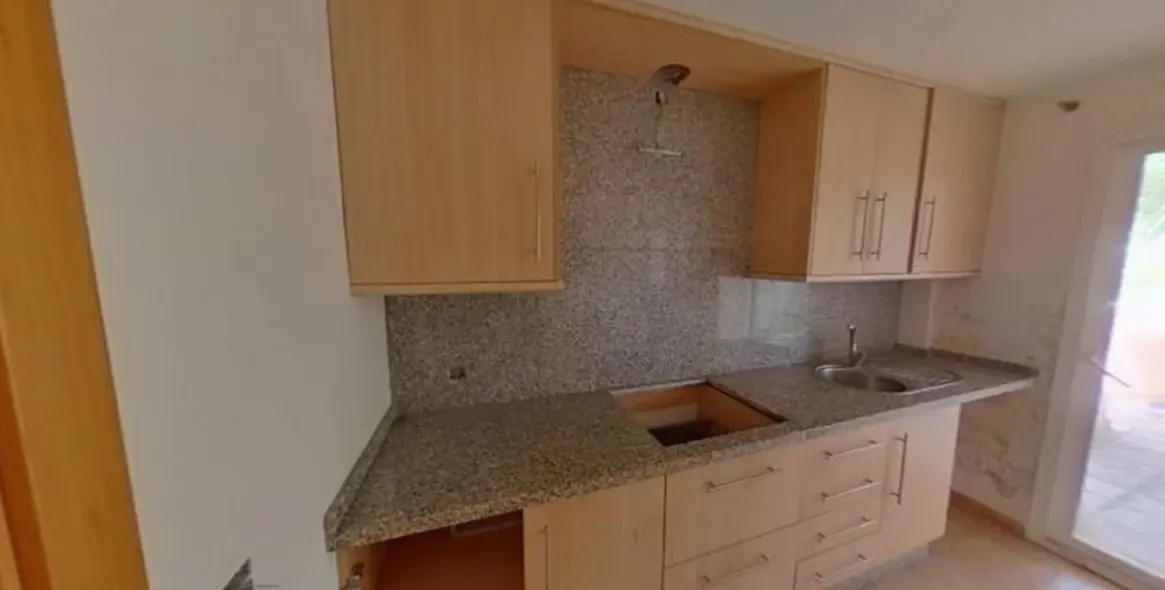 Sale of ground floor apartment in Benahavís 14