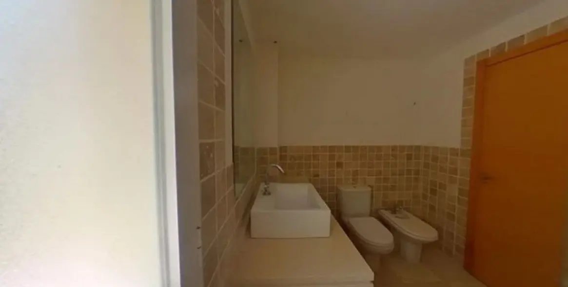 Sale of ground floor apartment in Benahavís 19