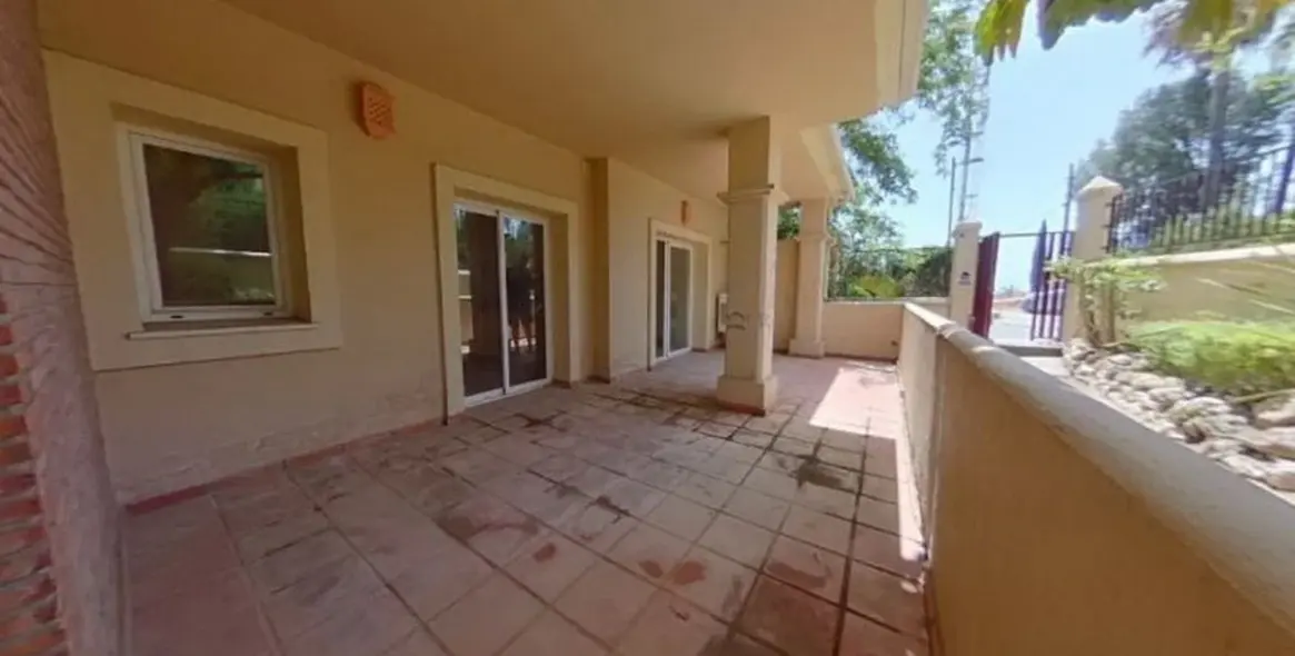 Sale of ground floor apartment in Benahavís 24