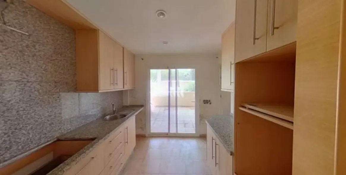 Sale of ground floor apartment in Benahavís 25