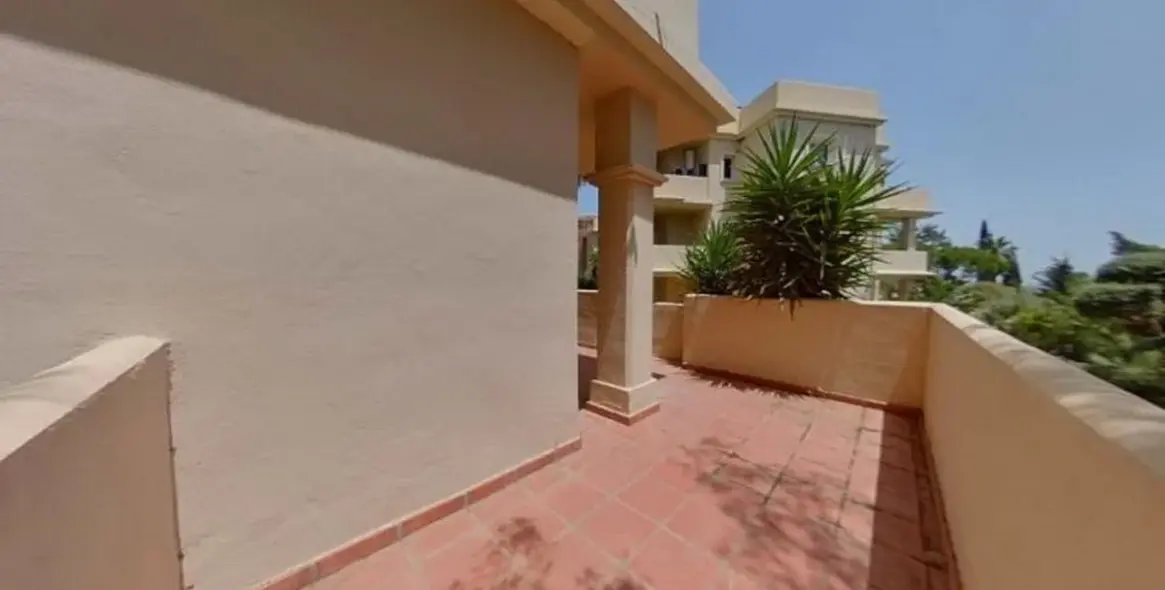 Sale of ground floor apartment in Benahavís 27