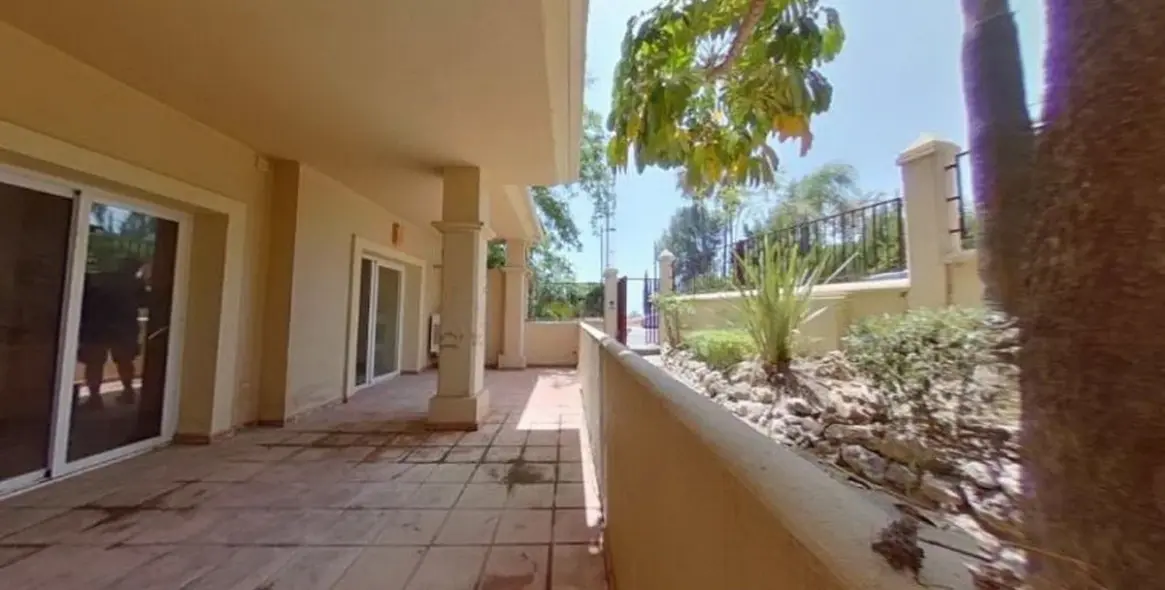 Sale of ground floor apartment in Benahavís 28