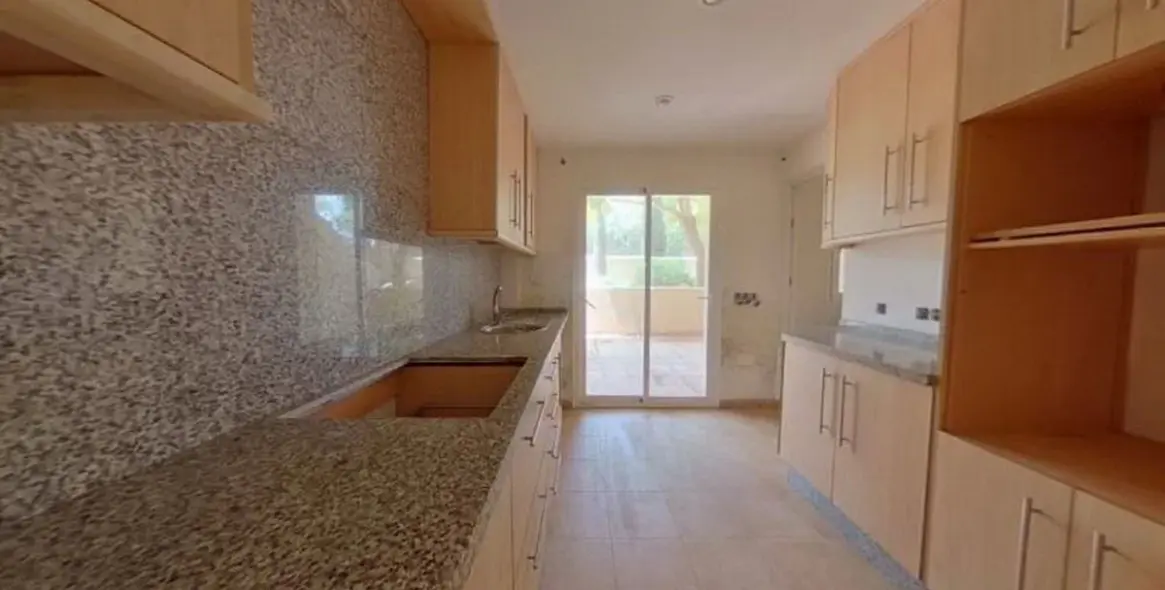 Sale of ground floor apartment in Benahavís 29