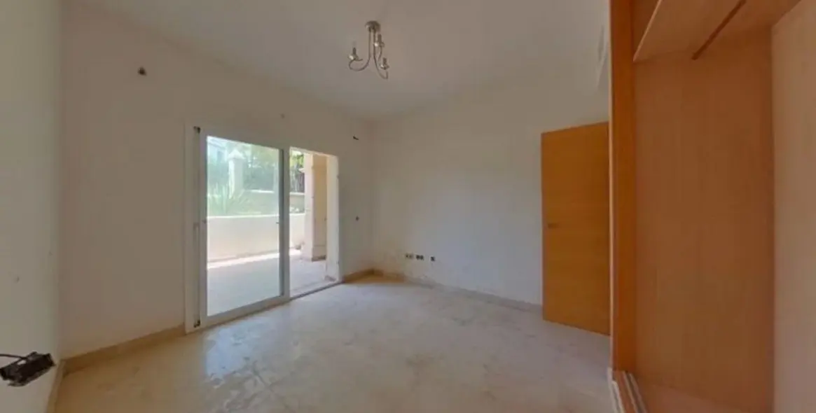 Sale of ground floor apartment in Benahavís 31