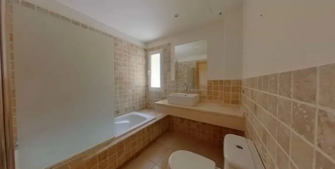 Sale of ground floor apartment in Benahavís 32