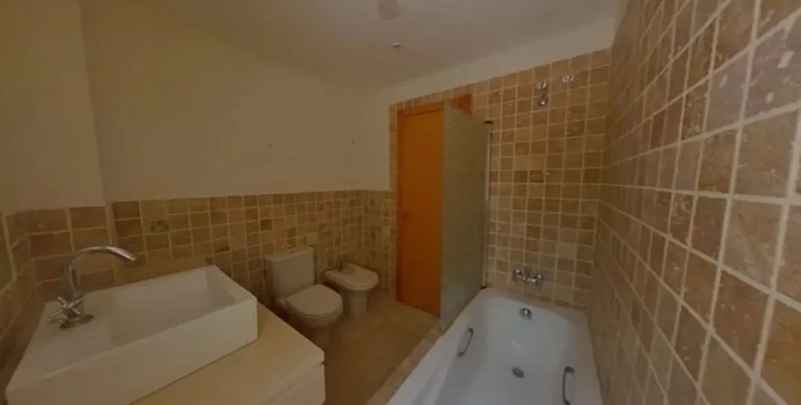 Sale of ground floor apartment in Benahavís 33