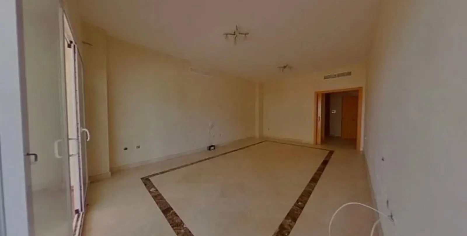 Sale of ground floor apartment in Benahavís 5