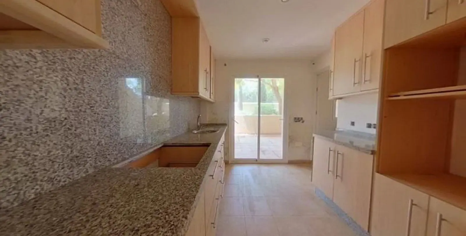Sale of ground floor apartment in Benahavís 29