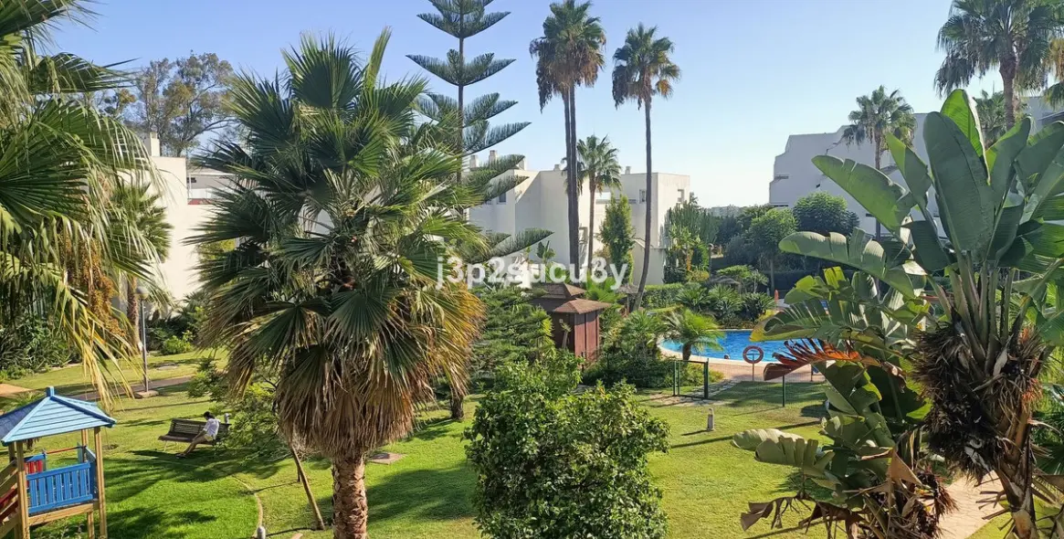 Продажа апартаментов на первом этаже в Guadalmina Baja 2