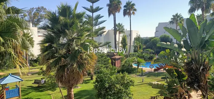 Продажа апартаментов на первом этаже в Guadalmina Baja 1