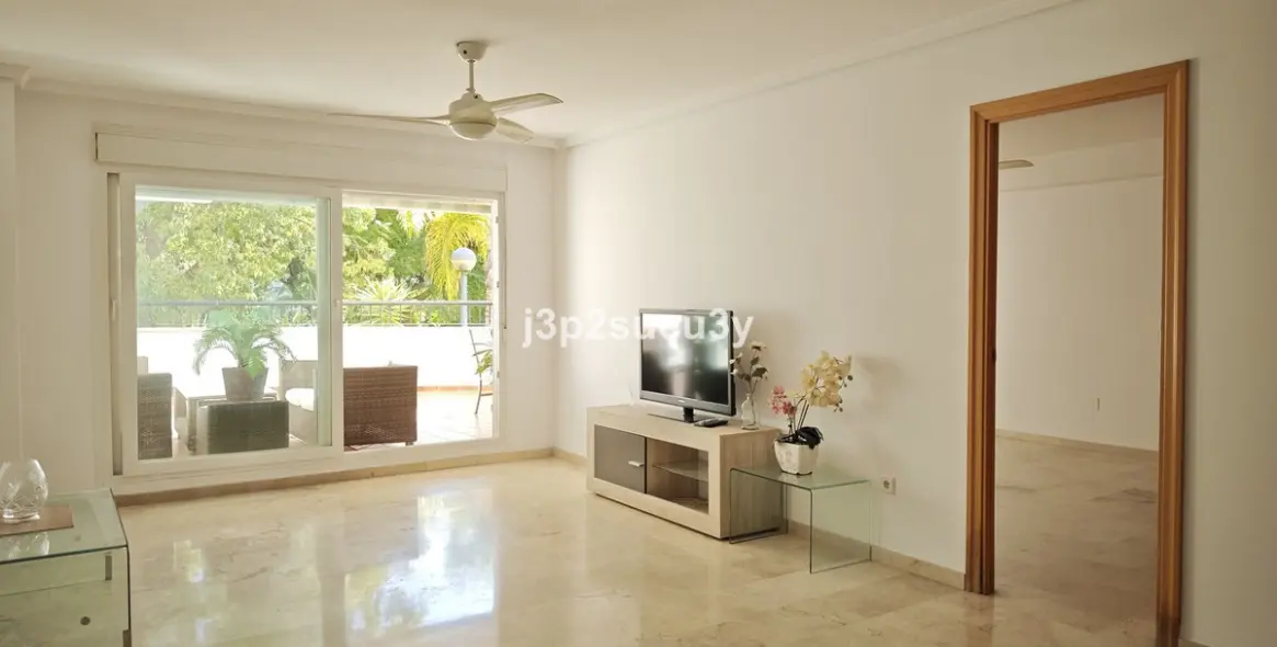 Продажа апартаментов на первом этаже в Guadalmina Baja 5