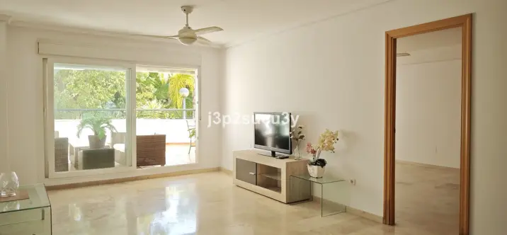 Продажа апартаментов на первом этаже в Guadalmina Baja 4