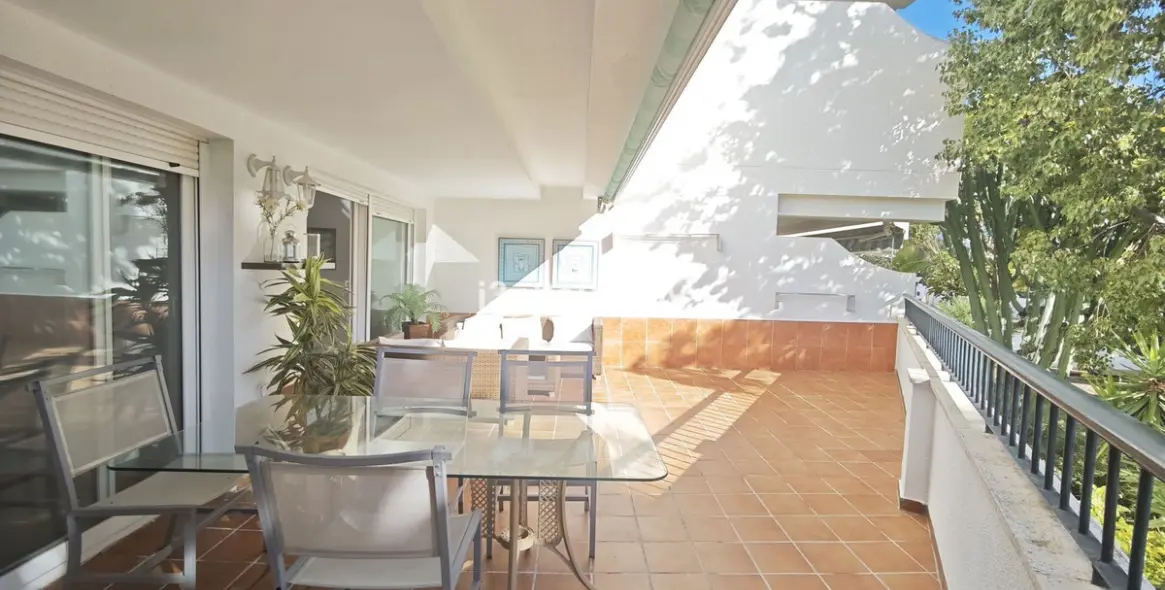 Продажа апартаментов на первом этаже в Guadalmina Baja 10