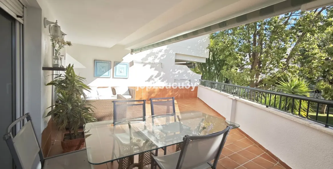 Продажа апартаментов на первом этаже в Guadalmina Baja 11