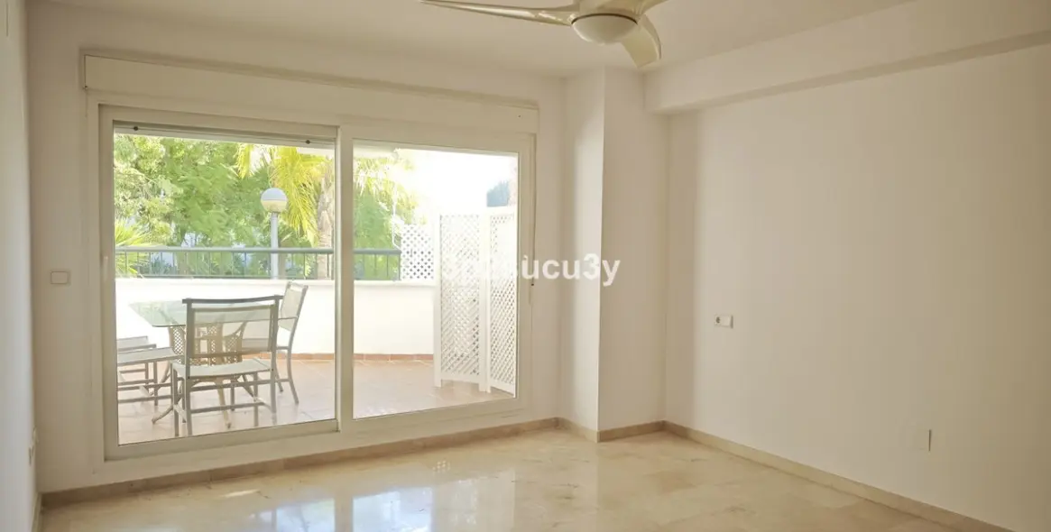 Продажа апартаментов на первом этаже в Guadalmina Baja 15