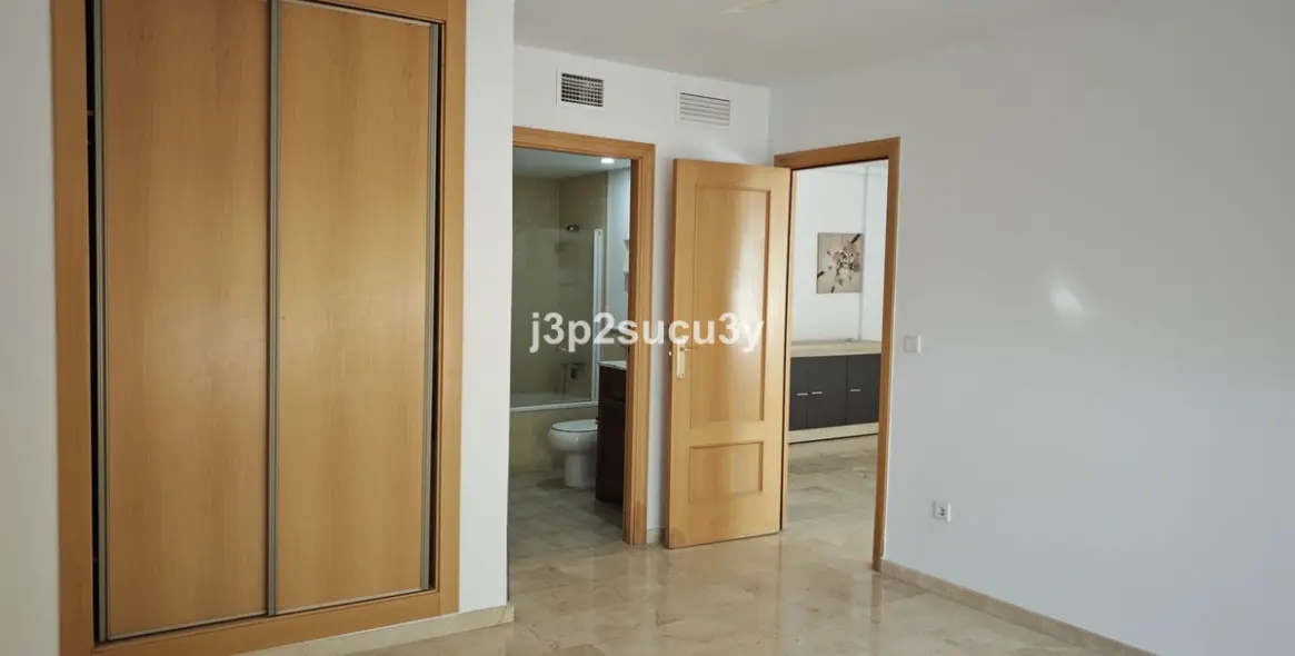 Продажа апартаментов на первом этаже в Guadalmina Baja 17