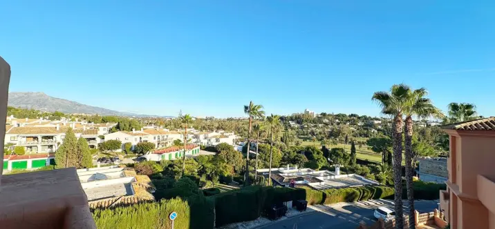 Sale of penthouse duplex in El Paraiso 1