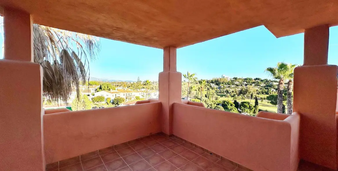 Sale of penthouse duplex in El Paraiso 3