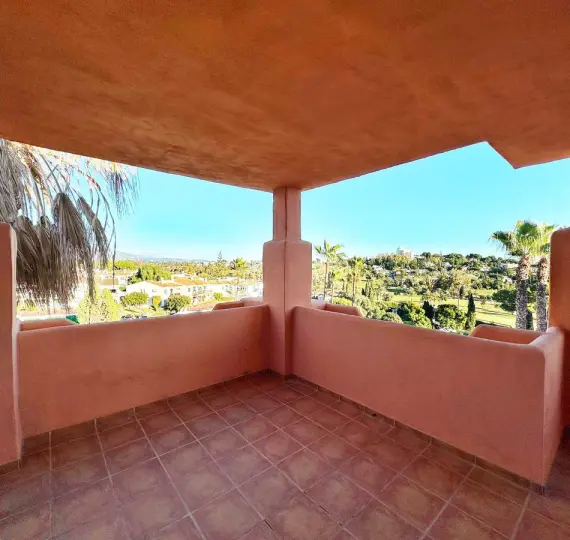 Sale of penthouse duplex in El Paraiso