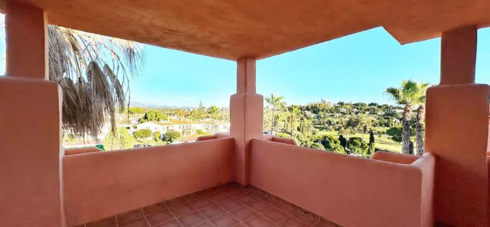 Sale of penthouse duplex in El Paraiso 2