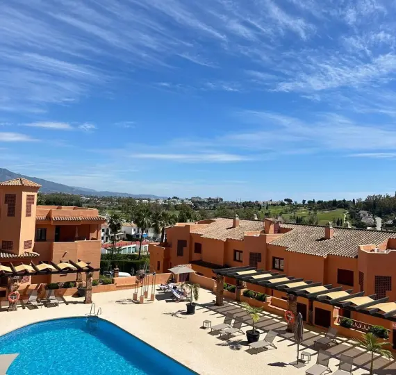 Sale of penthouse duplex in El Paraiso