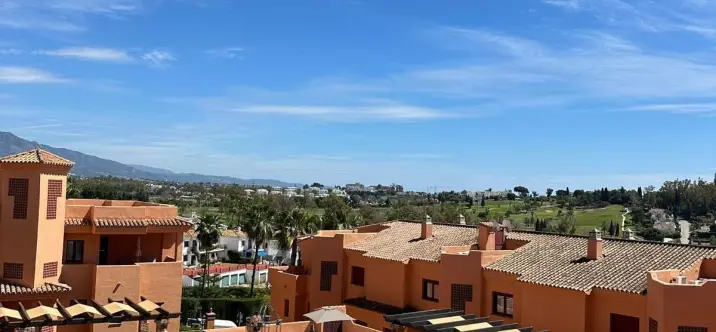 Sale of penthouse duplex in El Paraiso 3