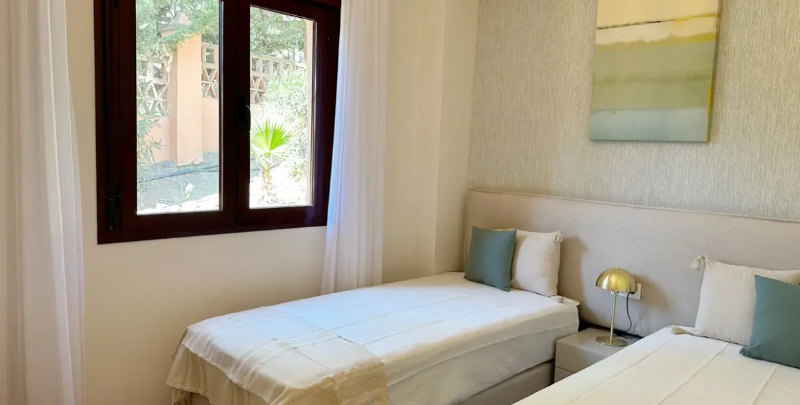 Sale of penthouse duplex in El Paraiso 7