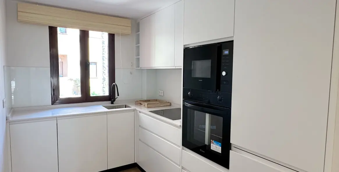 Sale of penthouse duplex in El Paraiso 8