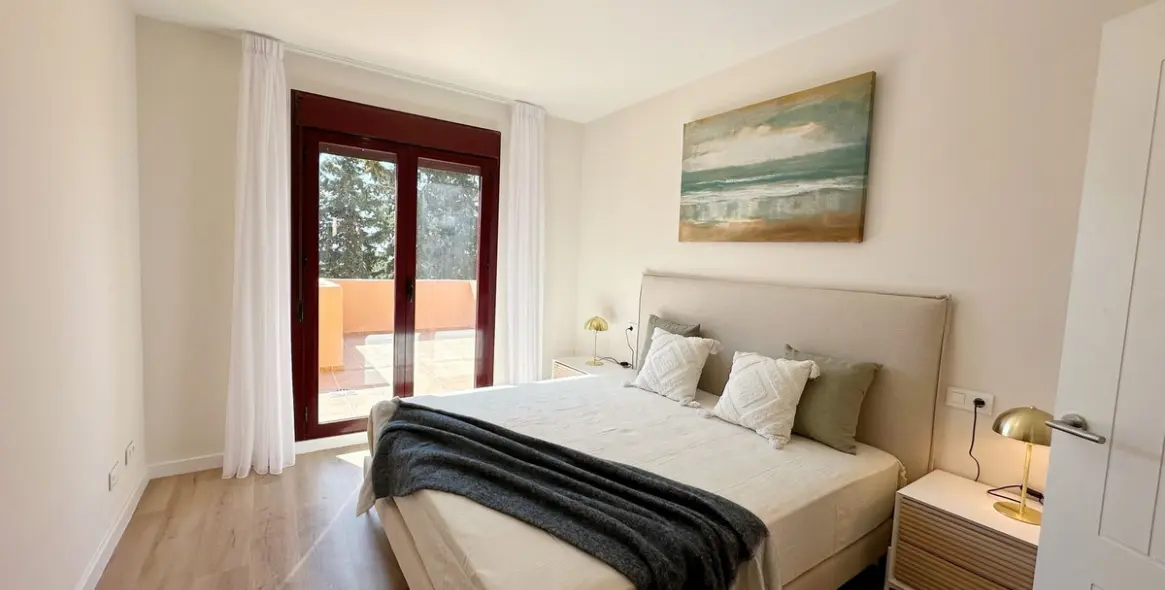 Sale of penthouse duplex in El Paraiso 9