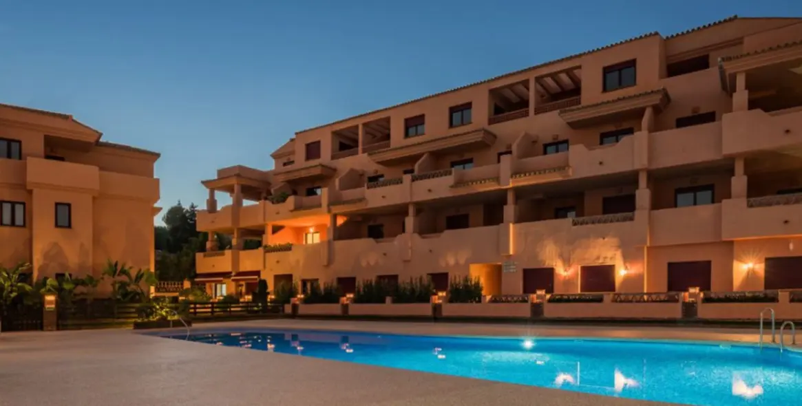 Sale of penthouse duplex in El Paraiso 13