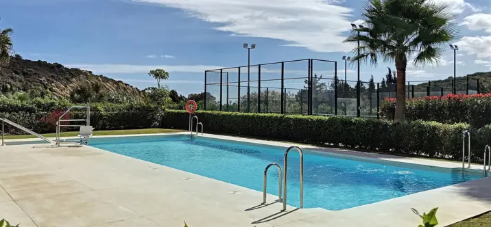 Продажа апартаментов на первом этаже в Casares 0