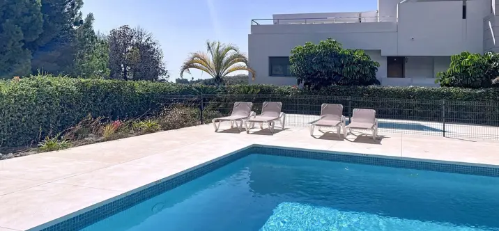 Продажа апартаментов на первом этаже в Casares 1