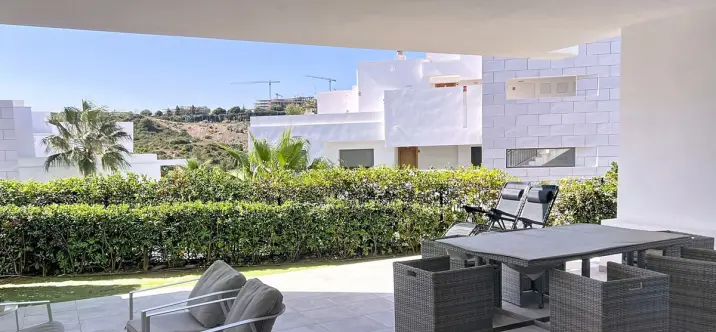 Продажа апартаментов на первом этаже в Casares 3