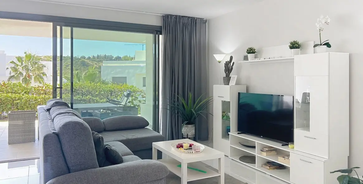 Sale of ground floor apartment in Casares 8