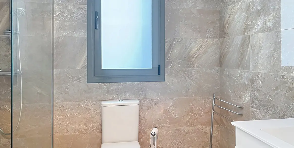 Sale of ground floor apartment in Casares 18