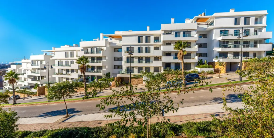 Sale of middle floor apartment in Higueron 1