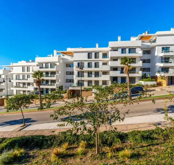 Sale of middle floor apartment in Higueron