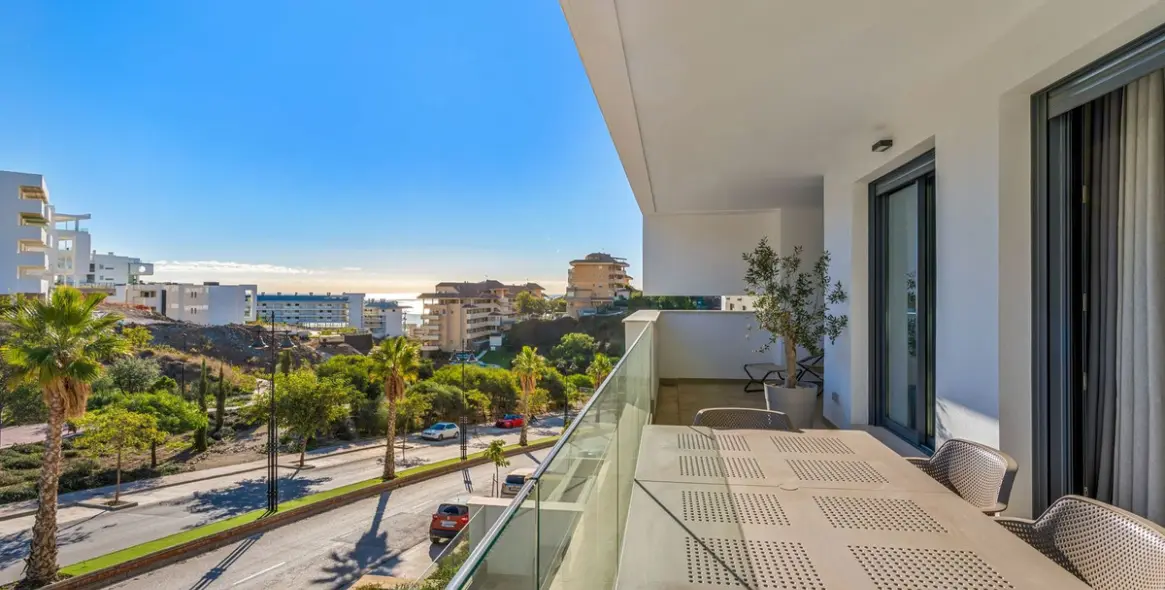 Sale of middle floor apartment in Higueron 2