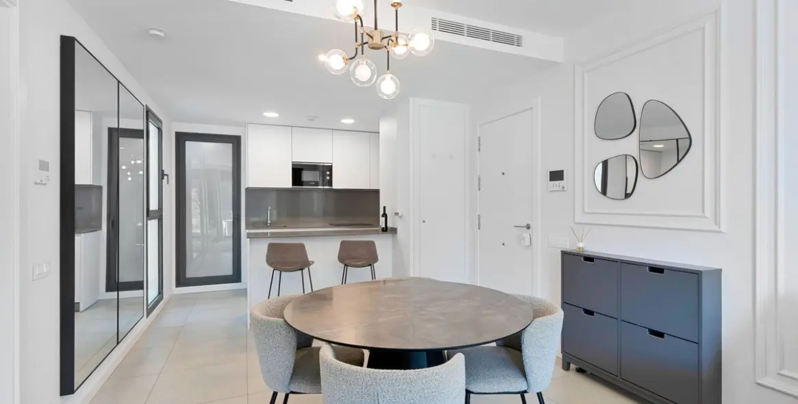 Sale of middle floor apartment in Higueron 5