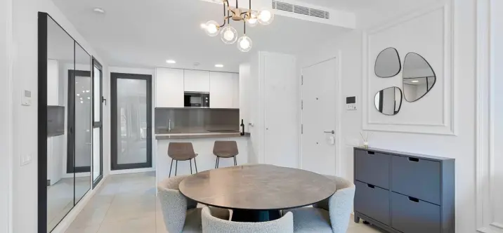 Sale of middle floor apartment in Higueron 4