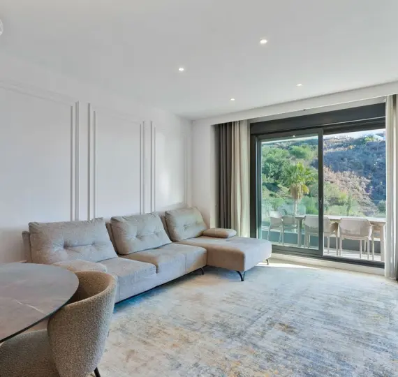 Sale of middle floor apartment in Higueron