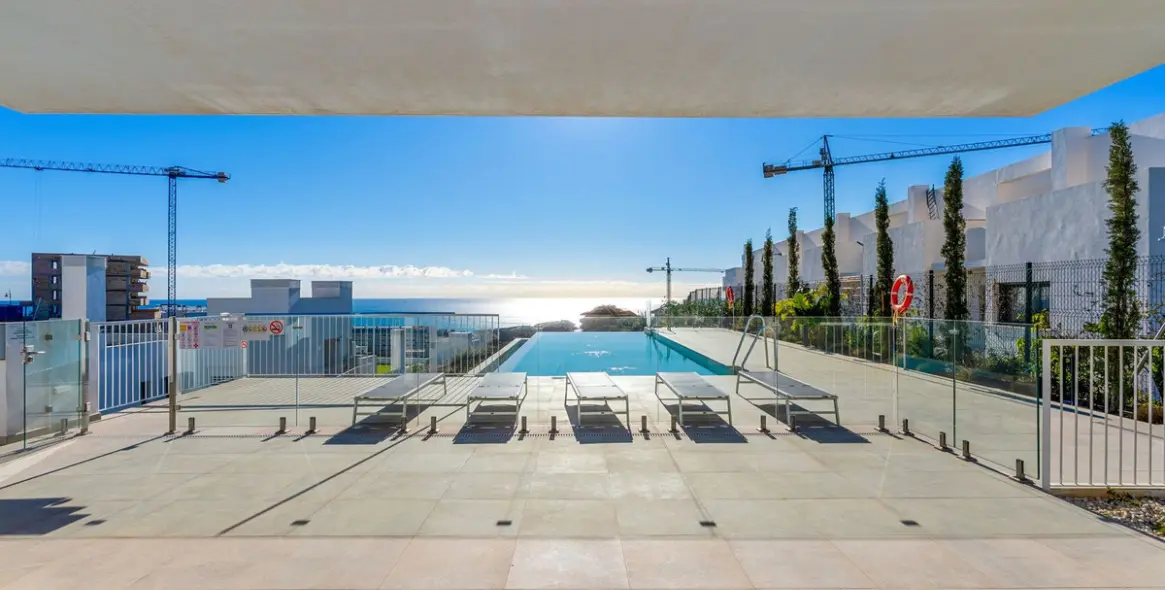 Sale of middle floor apartment in Higueron 12