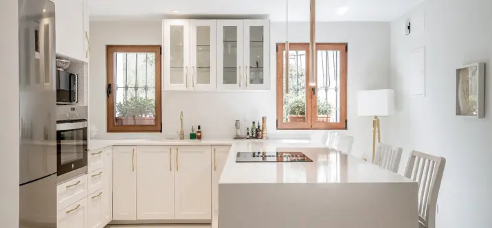 Sale of middle floor apartment in Benahavís 1