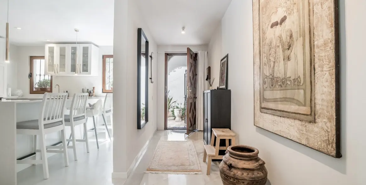 Sale of middle floor apartment in Benahavís 6